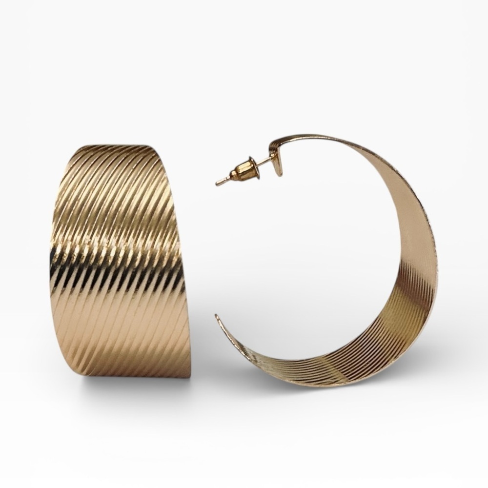 Gold Hoop Earrings with Sleek Lines